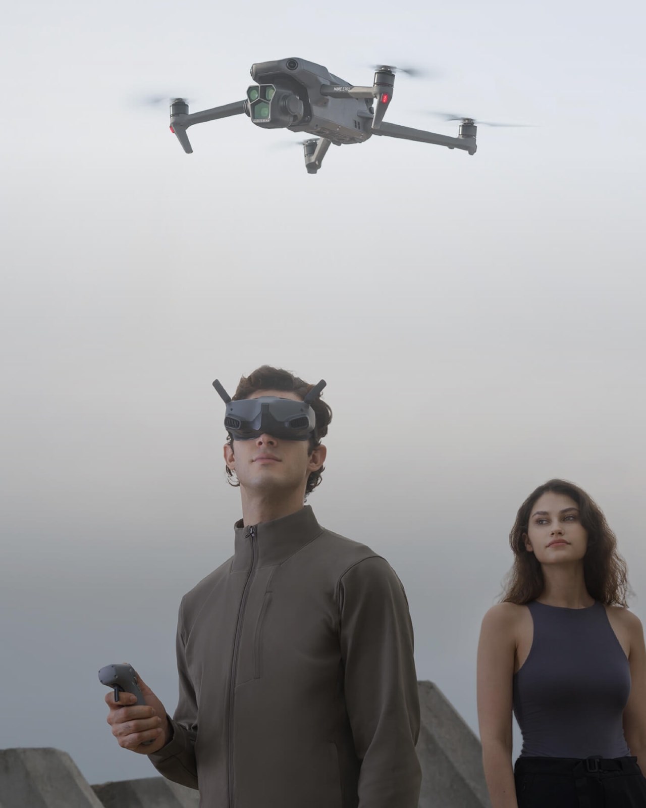 DJI Goggles 3 cho phép truyền hình ảnh từ drone đến mắt người xem DJI Goggles 3 cho phép truyền hình ảnh từ drone đến mắt người xem