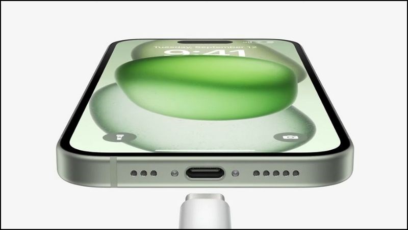 iPhone 15 sử dụng cổng sạc Type-C thay v&igrave; Lightning như ở iPhone 13