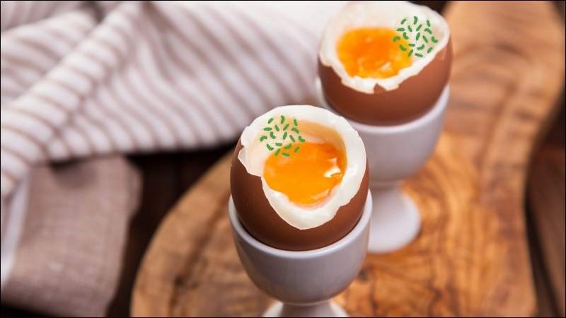 Người ăn trứng sống hoặc trứng lòng đào có nguy cơ ngộ độc thực phẩm