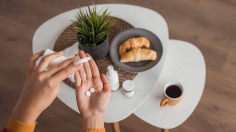 Người sử dụng n&ecirc;n uống rutin c trong bữa ăn