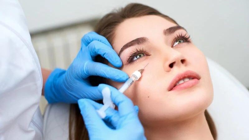 Có thể can thiệp thẩm mỹ như tiêm filler để giảm quầng thâm mắt