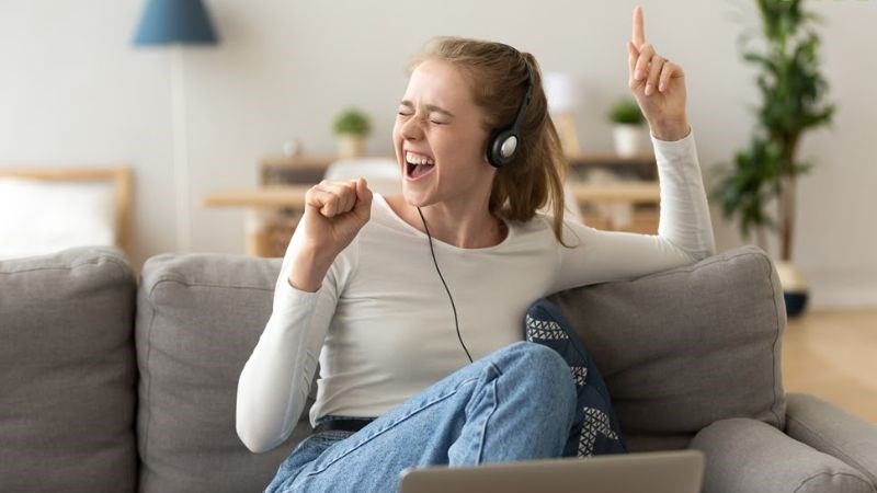 Hãy duy trì trạng thái cơ thể thoải mái, tránh căng thẳng và mệt mỏi để ngăn ngừa quầng thâm mắt