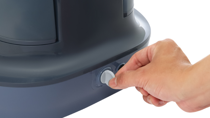 Vị trí nút xả cặn giúp vệ sinh bình chứa nước