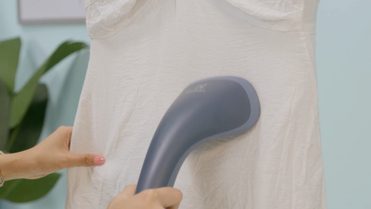 Bàn ủi đánh bay các nếp nhăn cứng đầu trên vải