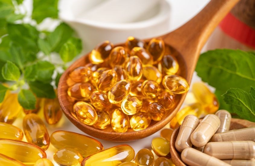 Mẹ có thể kết hợp viên uống bổ sung DHA để cung cấp dưỡng chất quan trọng cho thai nhi