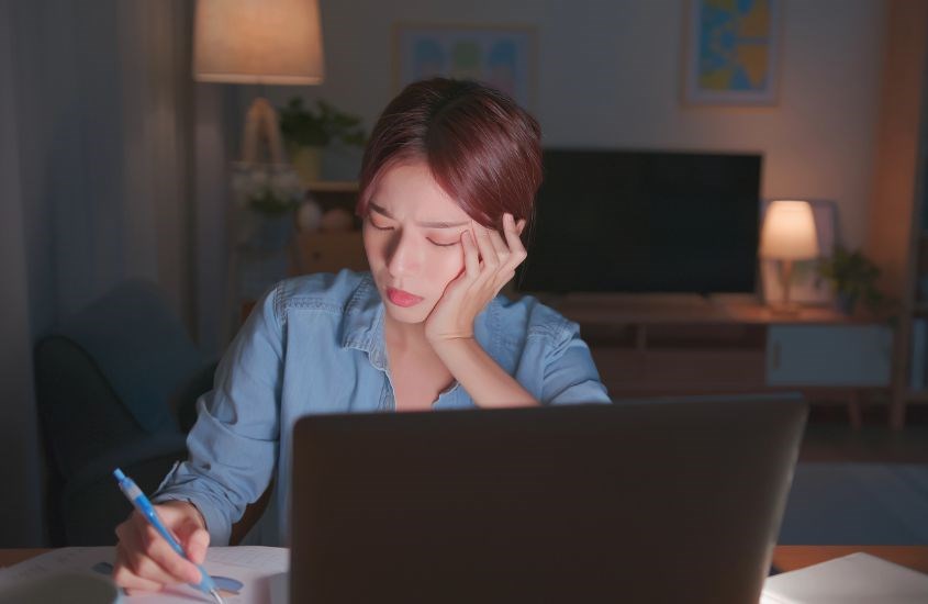 Thức khuya thường xuyên có thể gây lão hoá da và giảm sức đề kháng