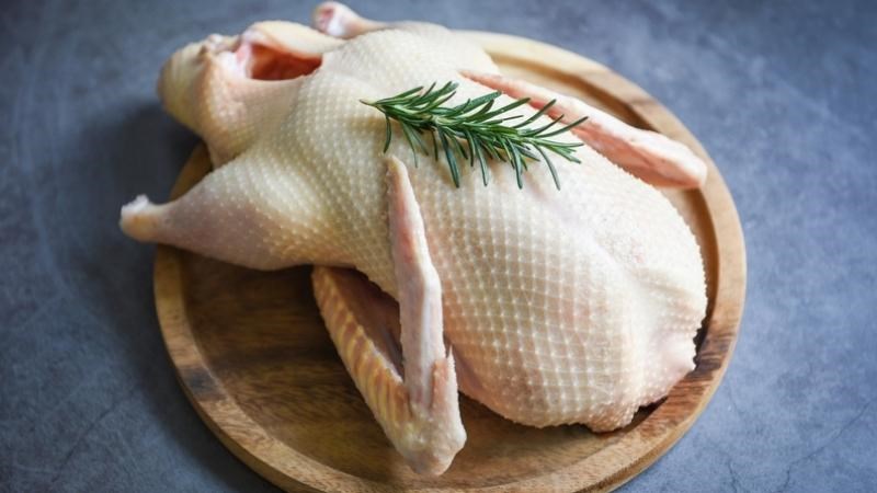 Thịt vịt là một thực phẩm giàu dinh dưỡng và được chế biến thành nhiều món ăn Thịt vịt là một thực phẩm giàu dinh dưỡng và được chế biến thành nhiều món ăn