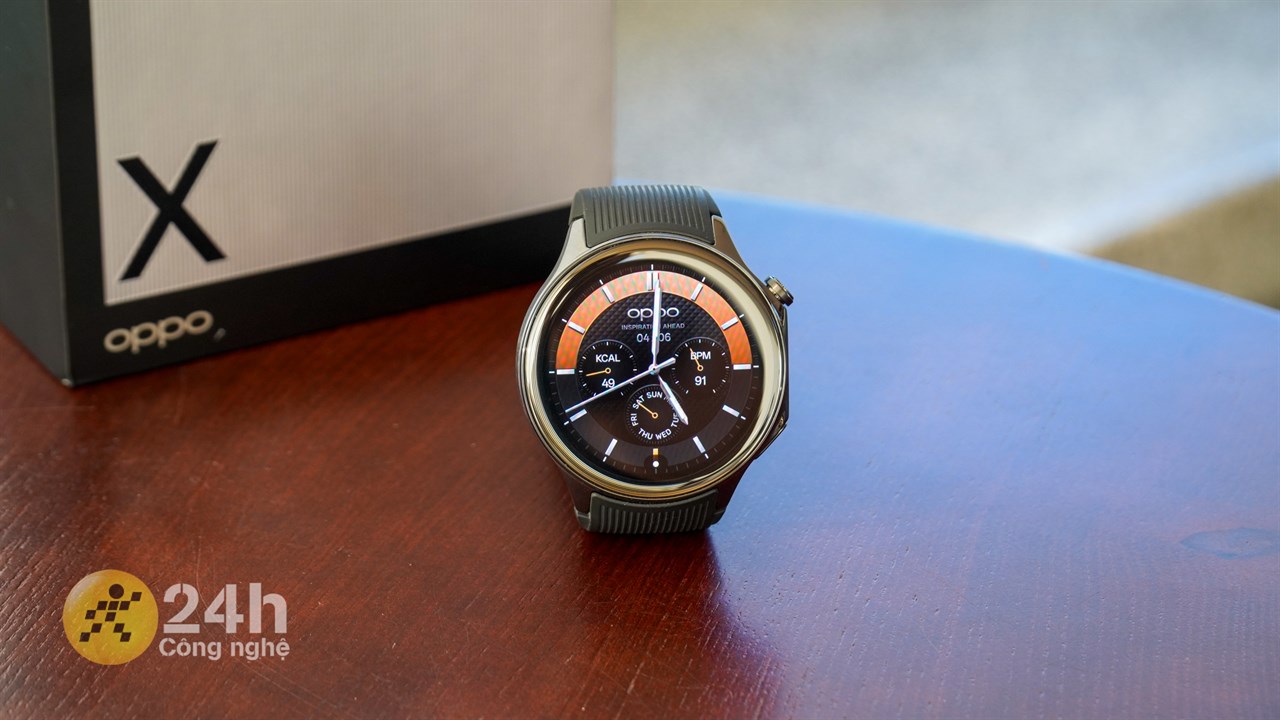 OPPO Watch X đang được kinh doanh chính hãng tại Thế Giới Di Động với giá từ 7.49 triệu đồng