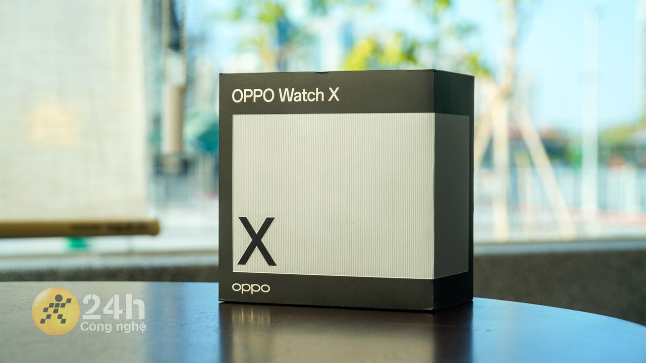 Phần hộp đựng của OPPO Watch X được thiết kế theo xu hướng tối giản