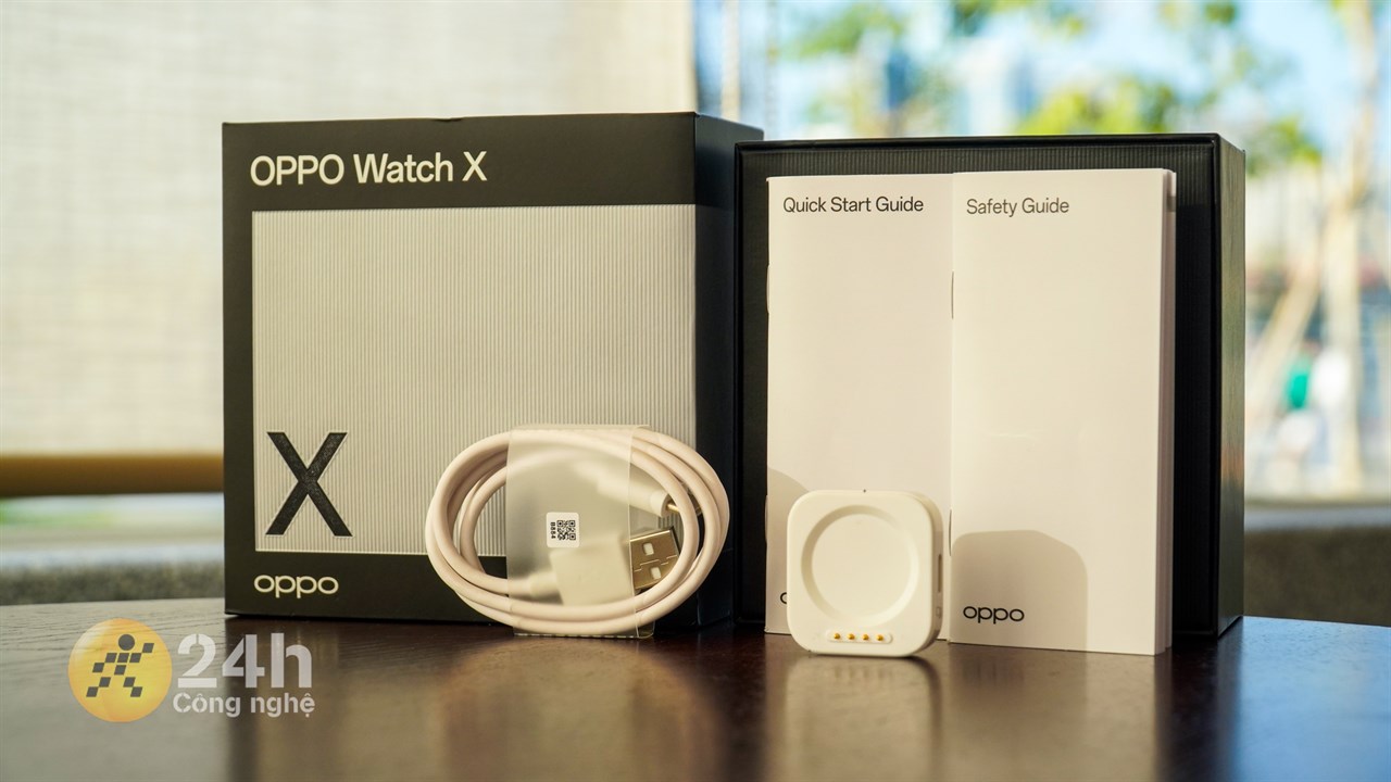 Các phụ kiện đi kèm OPPO Watch X gồm: Sách hướng dẫn, bộ sạc