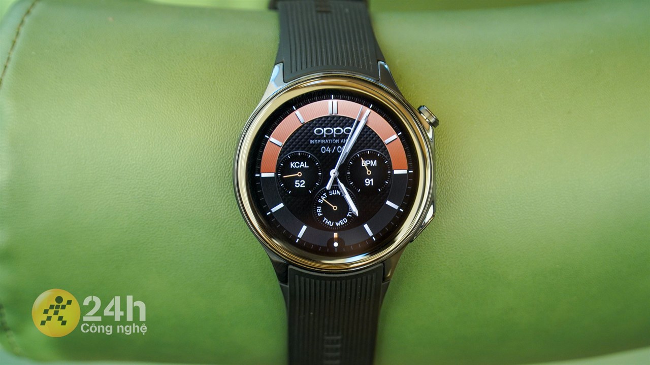 OPPO Watch X được trang bị màn hình AMOLED có kích thước 1.43 inch