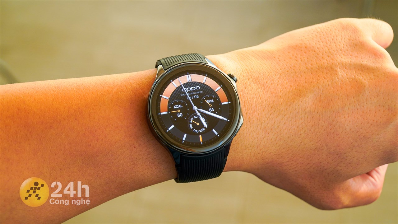 OPPO Watch X tương đối nhẹ nên cho cảm giác đeo thoải mái