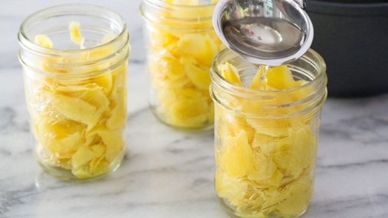 Pha gừng với giấm trắng để điều trị đau khớp gối