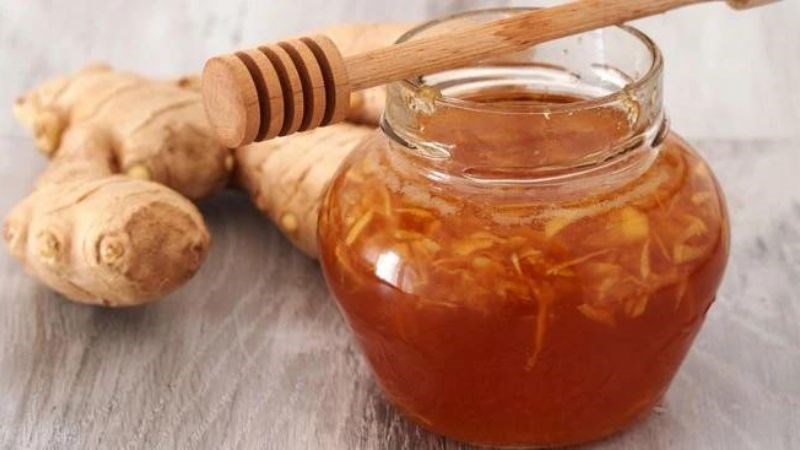 Kết hợp mật ong và gừng cũng là lựa chọn tốt để điều trị viêm khớp gối