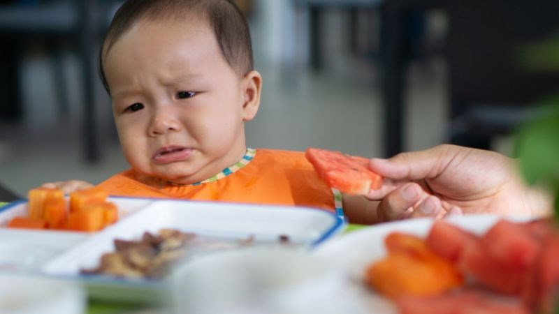 Nướu bị đau, sưng khiến bé bị đau và không chịu ăn