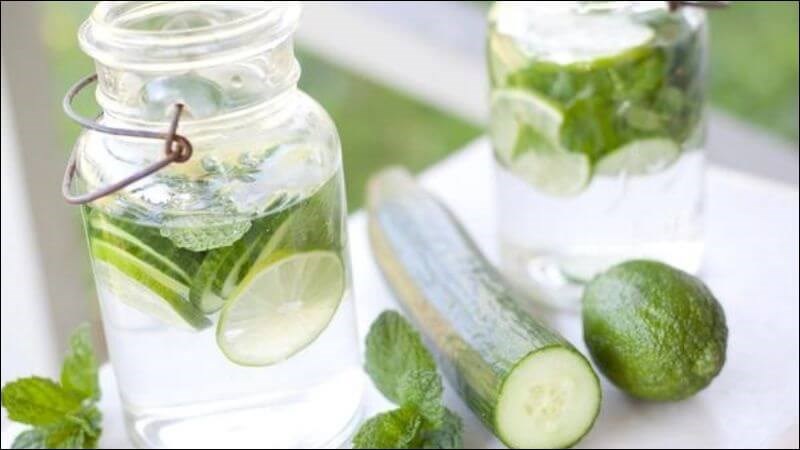 Nước detox từ dưa chuột và chanh giúp thải amoniac, bảo vệ gan