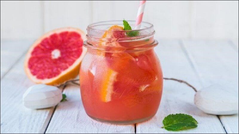 Nước detox từ bưởi chứa nhiều vitamin C và chất xơ