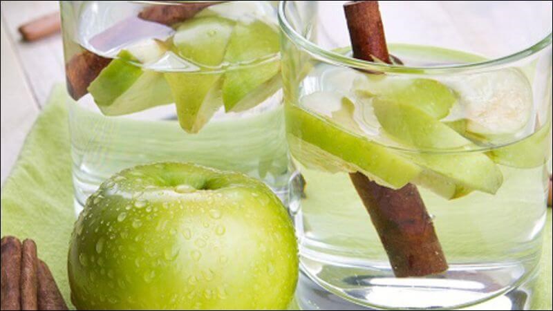 Nước detox từ táo và quế giúp giải độc và thanh lọc gan hiệu quả