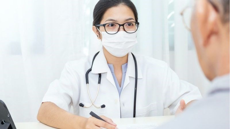 Bạn nên tham khảo ý kiến của bác sĩ về cách dùng cây vòi voi chữa bệnh