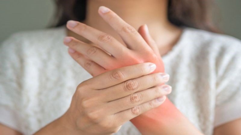 Tinh dầu trầm hương hỗ trợ l&agrave;m giảm t&igrave;nh trạng vi&ecirc;m khớp