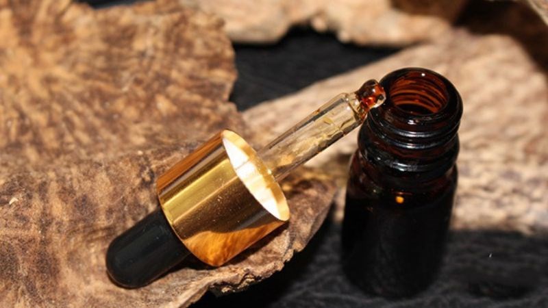 Sử dụng tinh dầu trầm hương mang lại nhiều lợi &iacute;ch cho sức khỏe