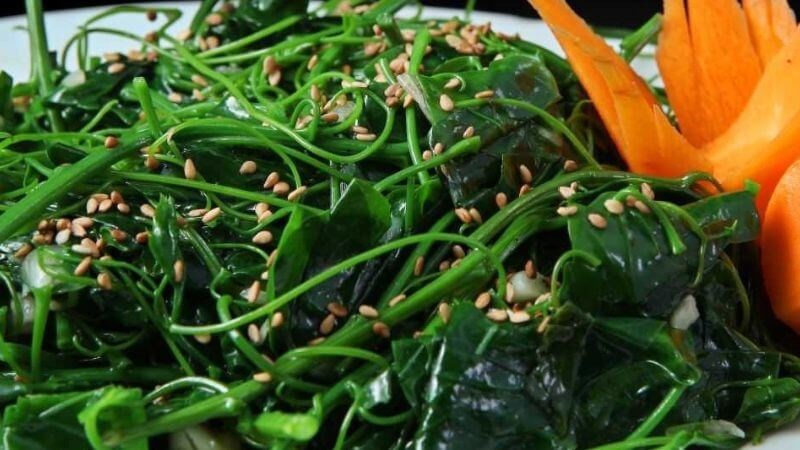 Rau dớn xào thịt không chỉ là món ăn thơm ngon mà còn chứa nhiều chất dinh dưỡng