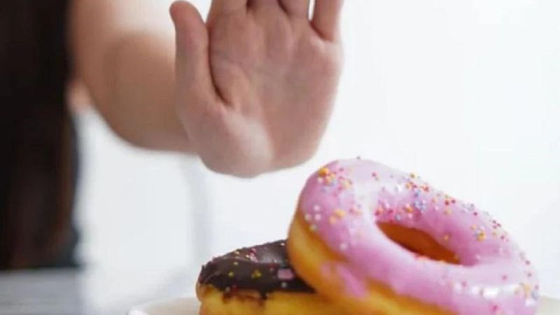Bệnh nhân không nên ăn quá nhiều đồ ngọt để tránh biến chứng của bệnh đái tháo đường