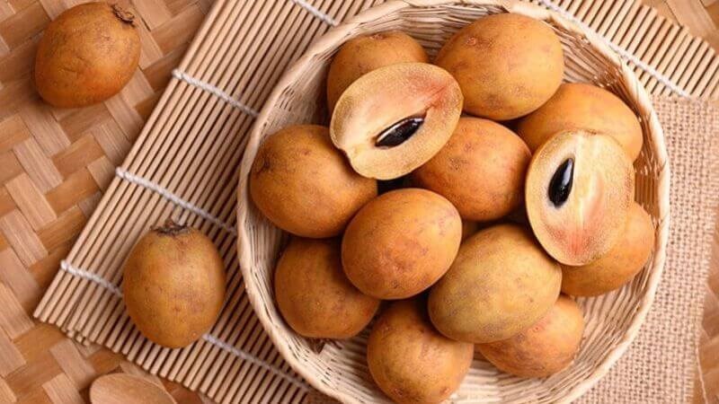Quả hồng xiêm giúp sinh tân dịch, nhuận tràng, thanh nhiệt, giải khát