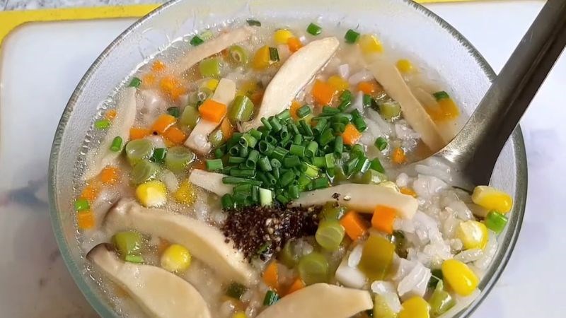 Cháo dinh dưỡng từ rau củ giúp bổ máu và hồi phục sau phẫu thuật