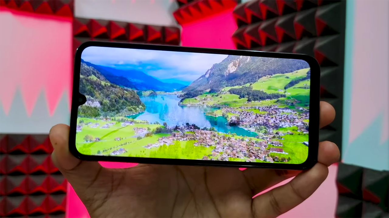 Galaxy M15 5G được trang bị màn hình giọt nước với chất lượng hiển thị tốt. Nguồn: Swarim Tiwari.