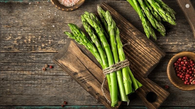 Măng tây (Asparagus officinalis) là một loại cây thân thảo lâu năm được trồng từ thân rễ