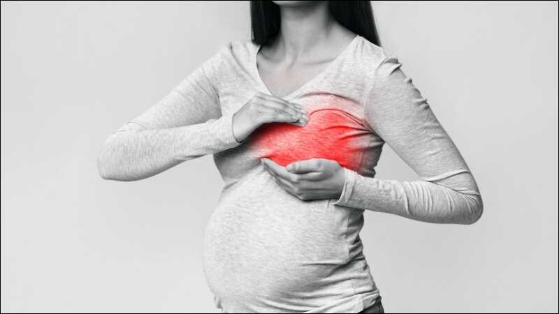 Bầu ngực căng tức khiến cho mẹ bầu khó đi vào giấc ngủ 