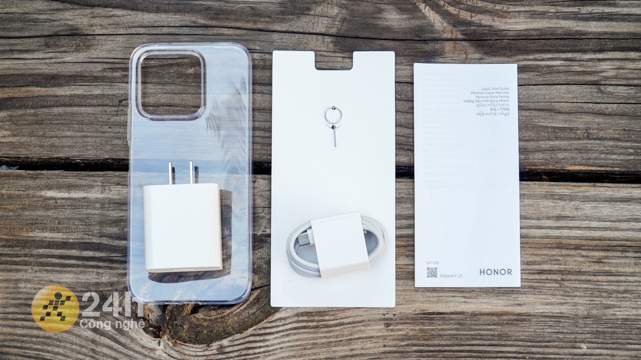 Bên trong hộp đựng Honor X8b chứa đầy đủ những món phụ kiện cần thiết.