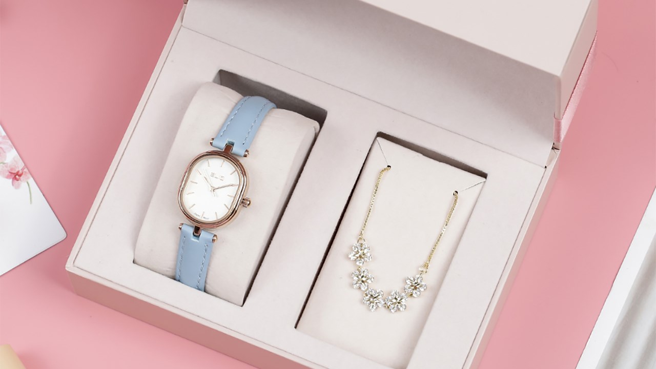 Smartwatch | Đồng hồ thời trang đua nhau giảm giá, ưu đãi cao nhất hơn 50%