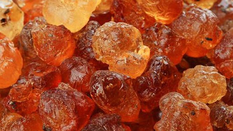 Nhựa đào mềm dẻo, vị ngọt dịu nên thường được thêm vào món tráng miệng