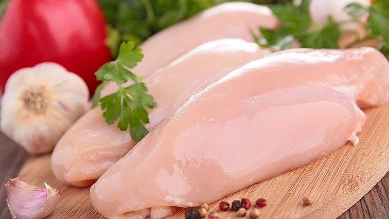 Người bệnh gan nhiễm mỡ nên ăn thịt gà để cung cấp protein