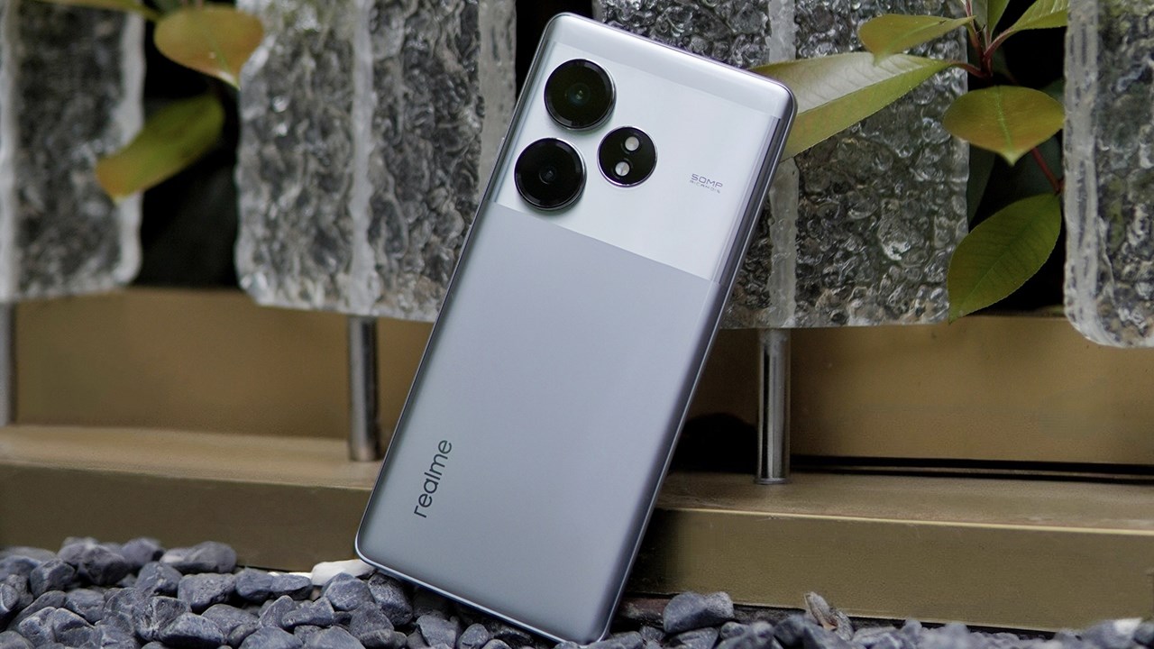 Mặt lưng realme GT Neo6 được trang bị mặt lưng bo cong dạng nhám. Nguồn: Weibo.