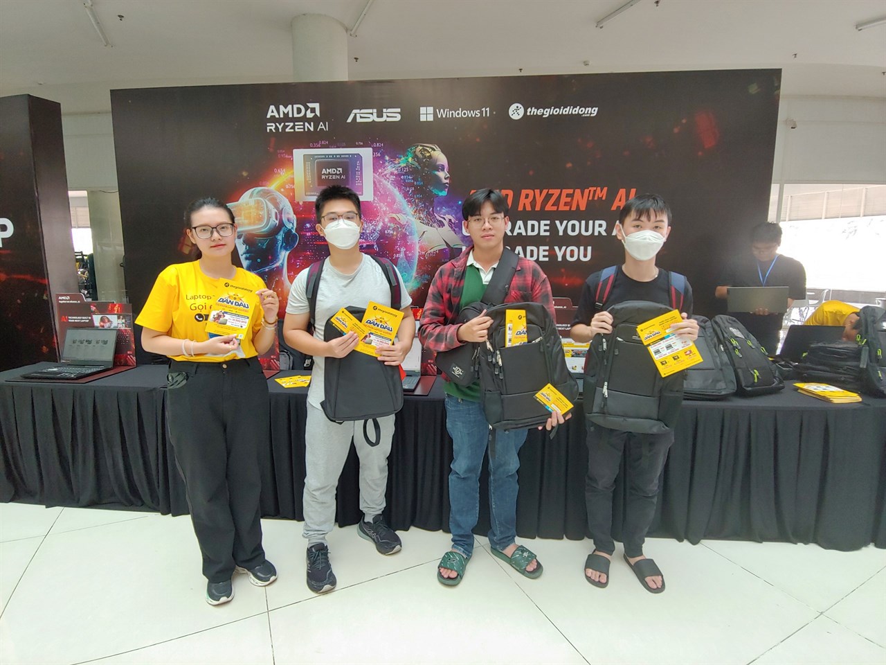Duy nhất 18/05: Vệ sinh laptop miễn phí, quay số may mắn nhận quà khủng, tham gia ngay chuỗi hoạt động AMD Ryzen AI hấp dẫn