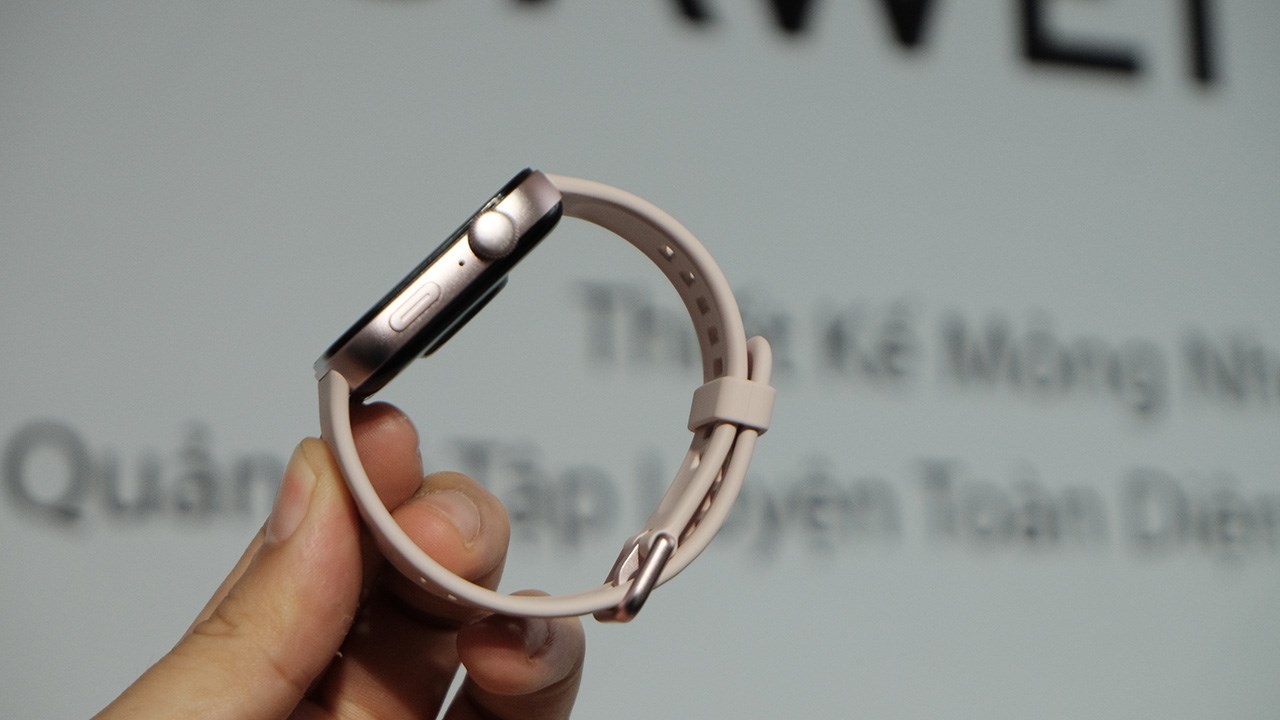 Khung viền của Huawei Watch Fit 3 được hoàn thiện bằng chất liệu hợp kim nhôm Khung viền của Huawei Watch Fit 3 được hoàn thiện bằng chất liệu hợp kim nhôm