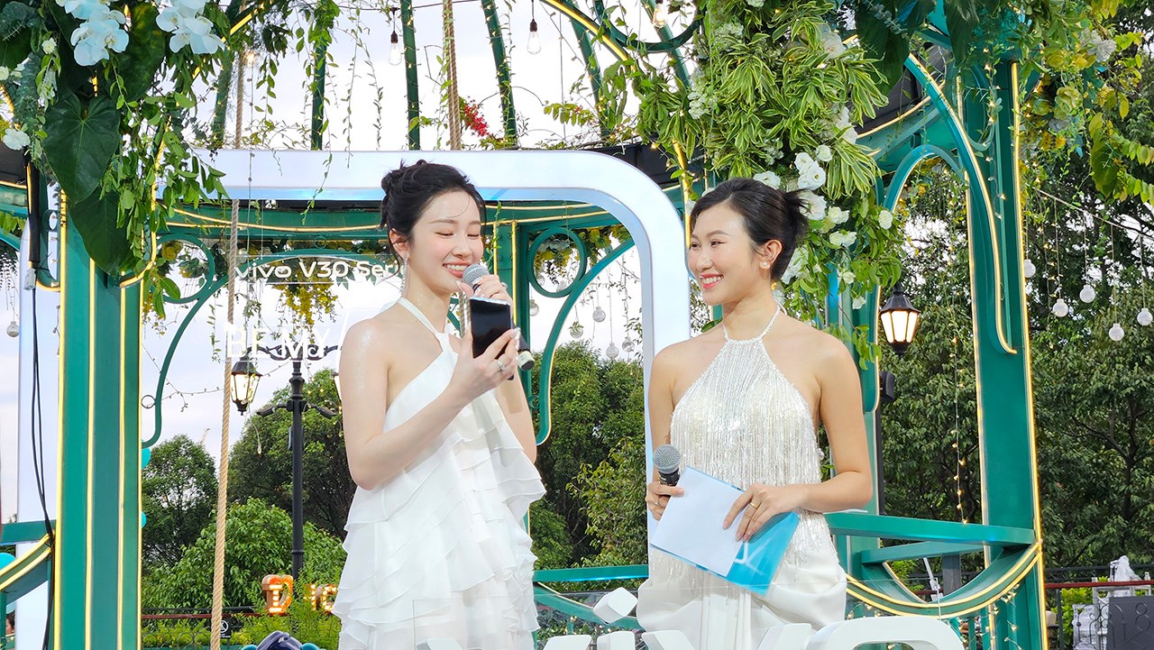 Vivo V30 và V30e dễ dàng thu hút được ánh nhìn Vivo V30 và V30e dễ dàng thu hút được ánh nhìn