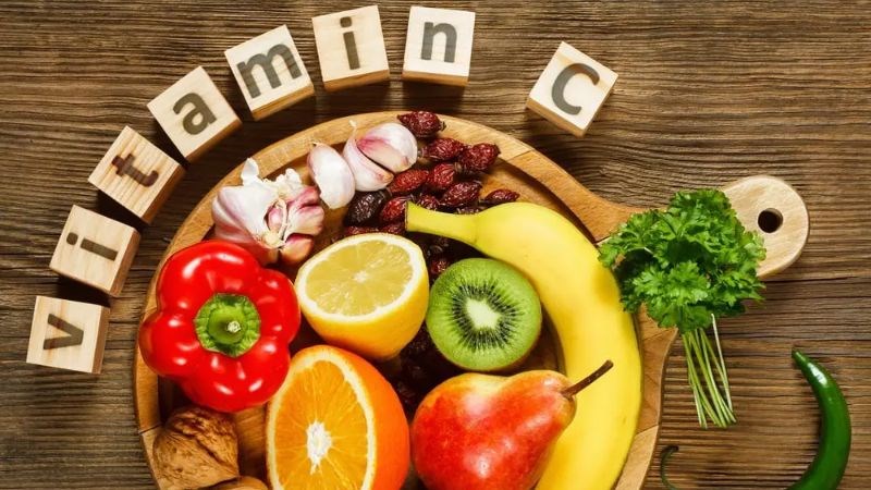 Vitamin C có vai trò hỗ trợ sản xuất collagen cho quá trình làm lành vết thương