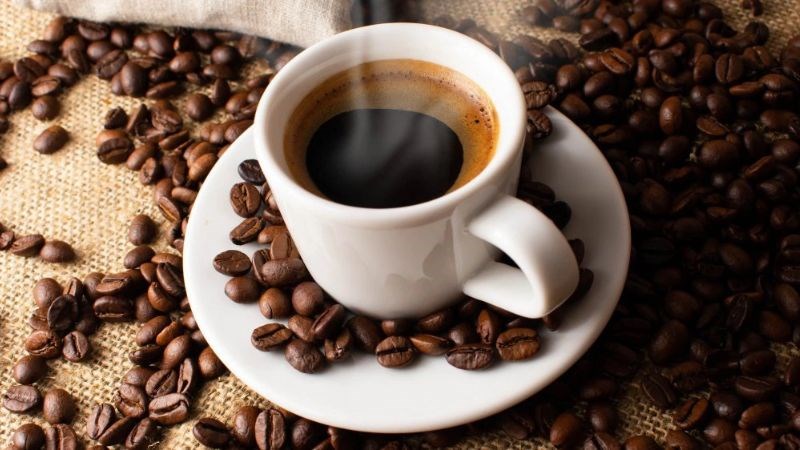 Cà phê có tác dụng lợi tiểu nên có thể khiến cơ thể mất nước