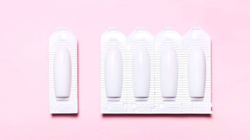 Vi&ecirc;n đặt phụ khoa chứa một kh&aacute;ng sinh d&ugrave;ng để&nbsp;điều trị một t&aacute;c nh&acirc;n g&acirc;y bệnh nhất định