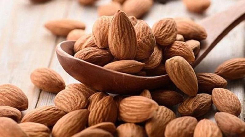 Đào nhân là nhân của hạt đào, cứng, hình trứng dẹt