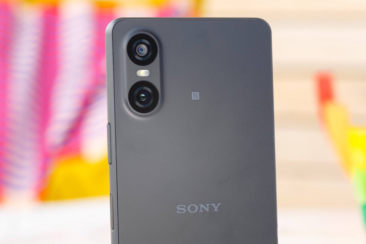 Sony Xperia 10 VI được thiết kế cụm camera rất gọn và đồng màu với mặt lưng. Nguồn: GSMArena.