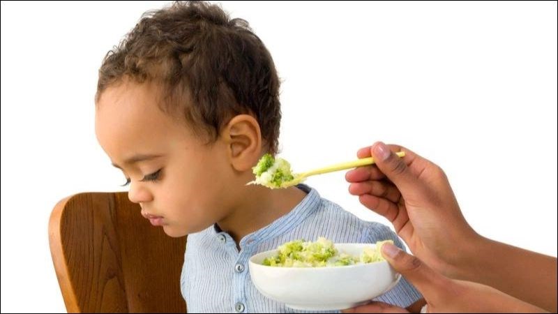 Ung thư máu khiến trẻ chán ăn và dễ sụt cân
