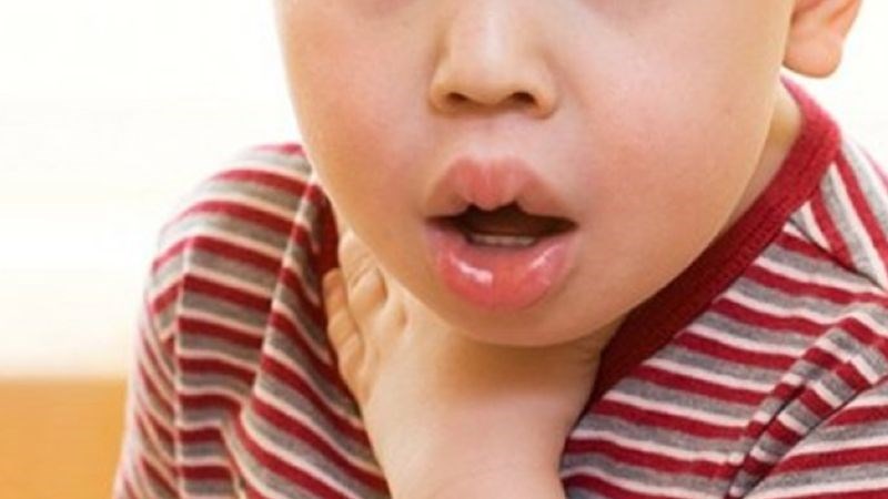 Trẻ mắc ung thư máu thường cảm thấy khó thở