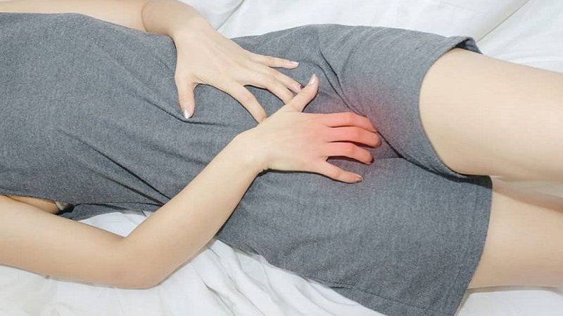 Viêm phụ khoa gây ra tình trạng đau và nóng rát vùng âm đạo, âm hộ