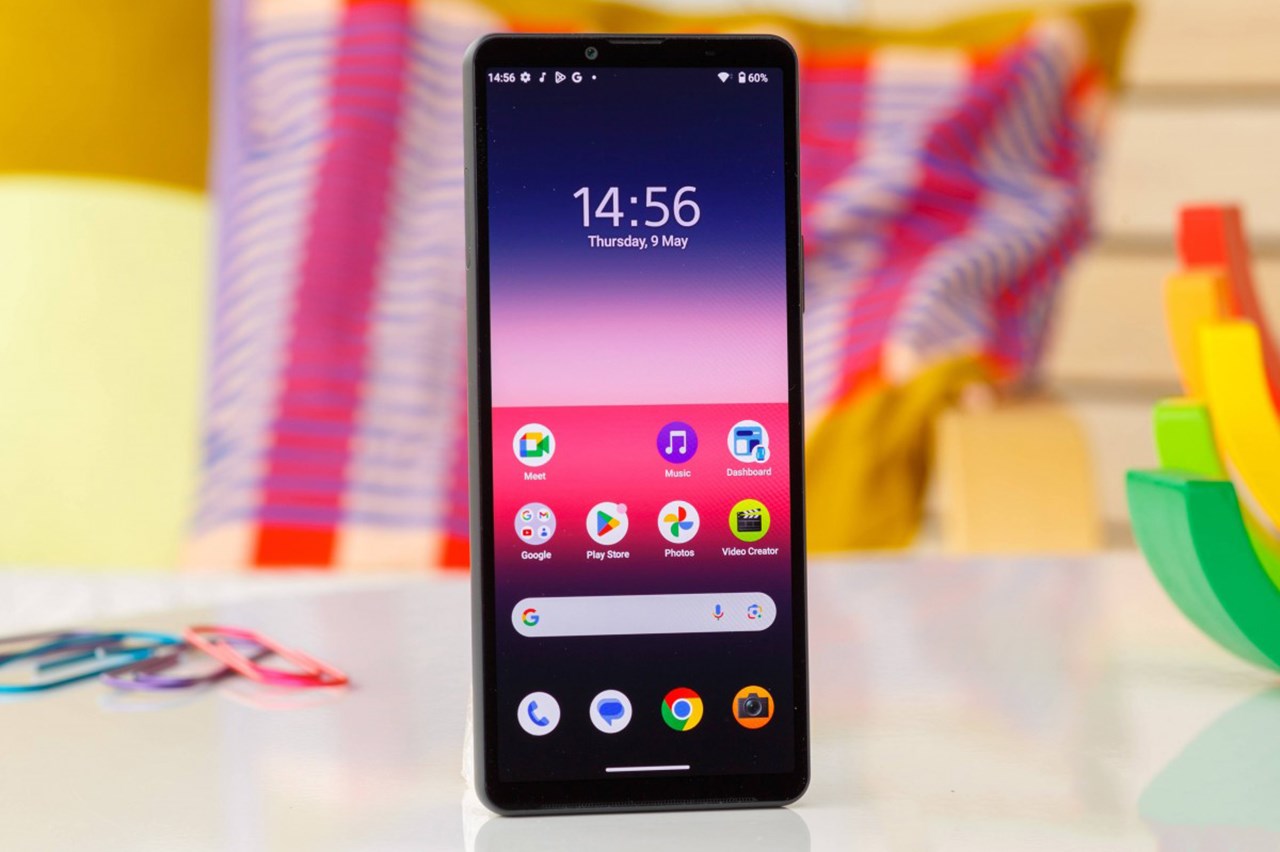 Sony Xperia 10 VI có cằm trên dưới khá dày. Nguồn: GSMArena.