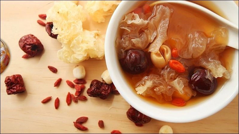 Phụ nữ rối loạn kinh nguyệt hoặc đang mang thai không nên ăn chè dưỡng nhan